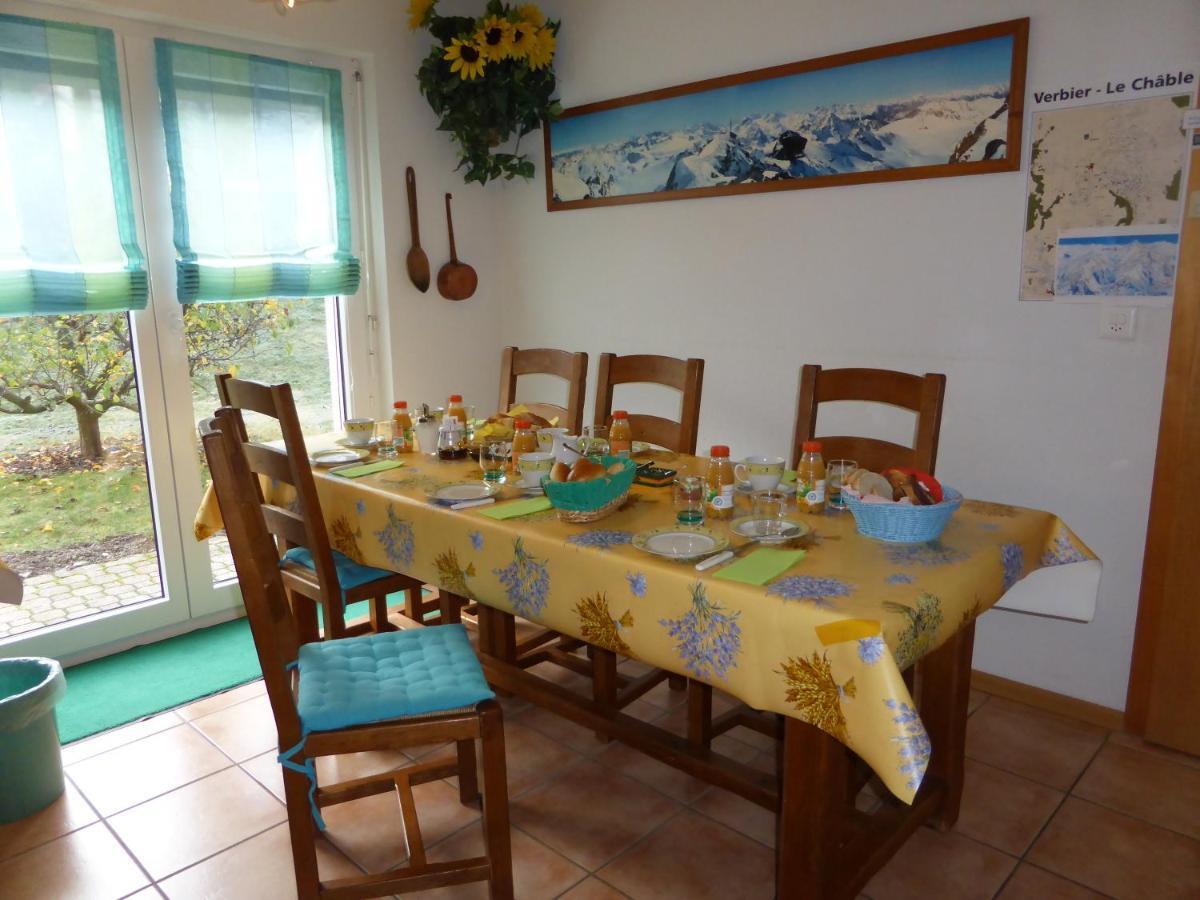 B&B Les Acacias Le Châble Buitenkant foto